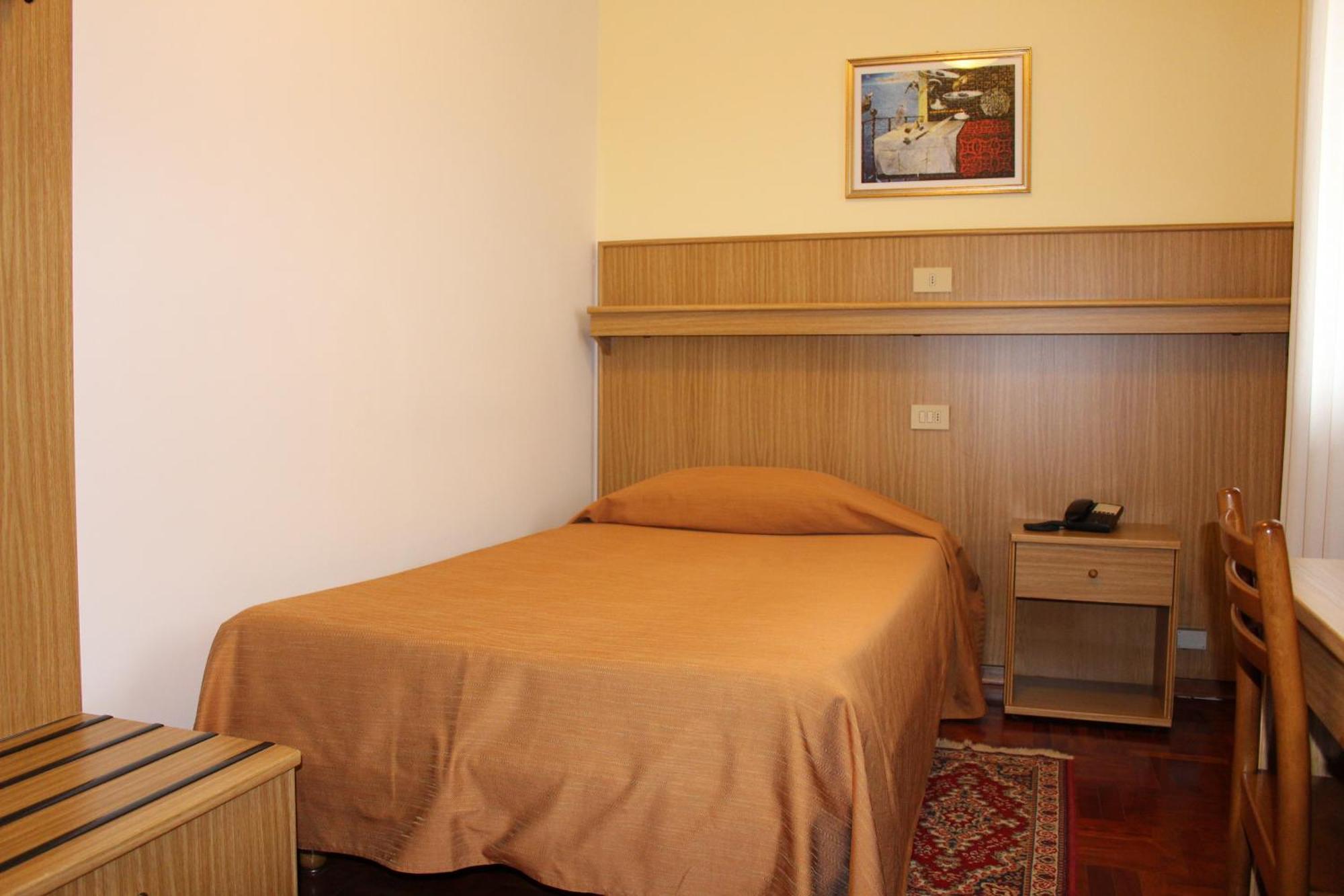 Hotel Ristorante Dotto Varago Cameră foto