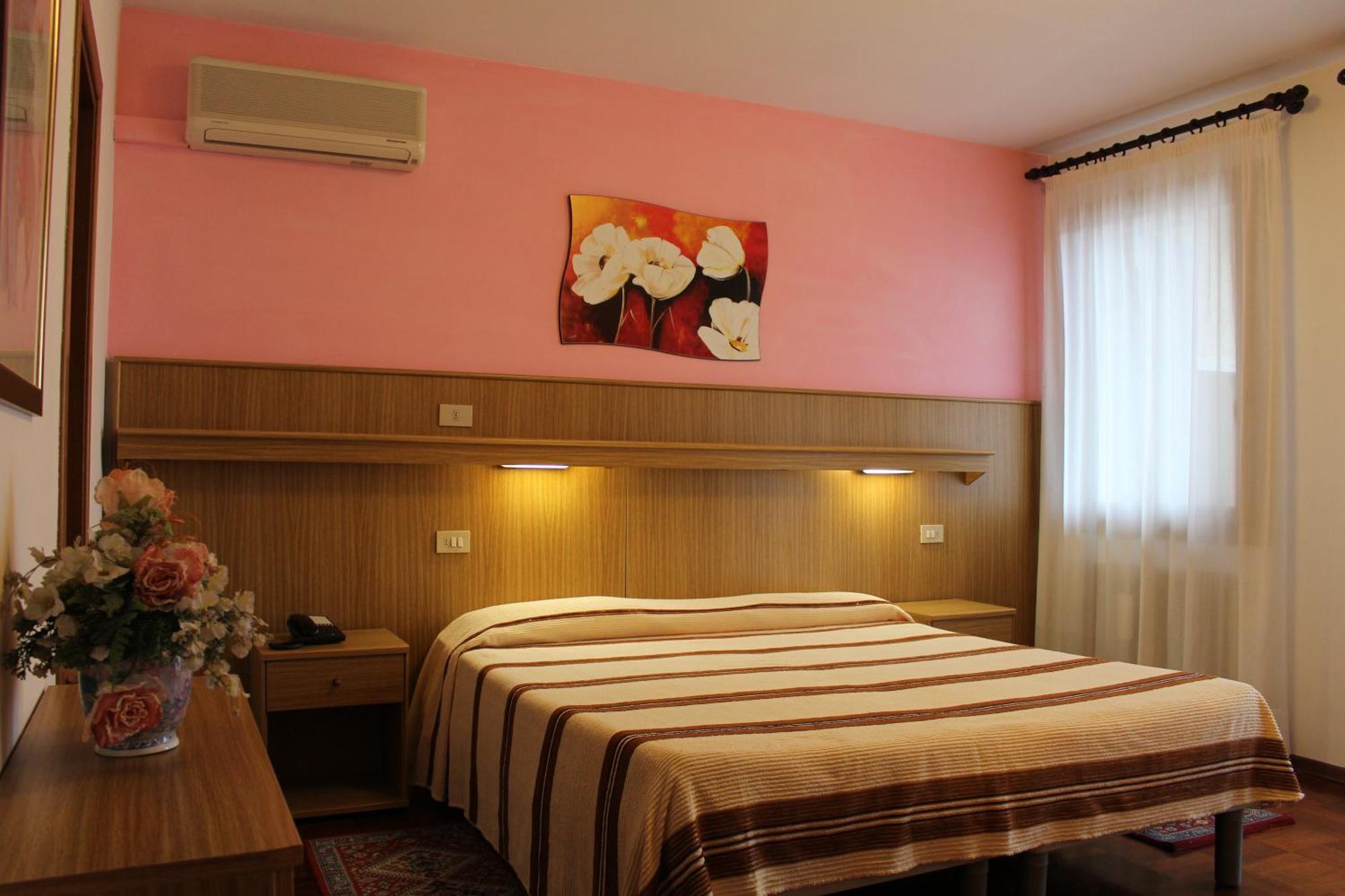 Hotel Ristorante Dotto Varago Cameră foto