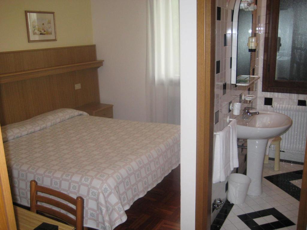 Hotel Ristorante Dotto Varago Cameră foto