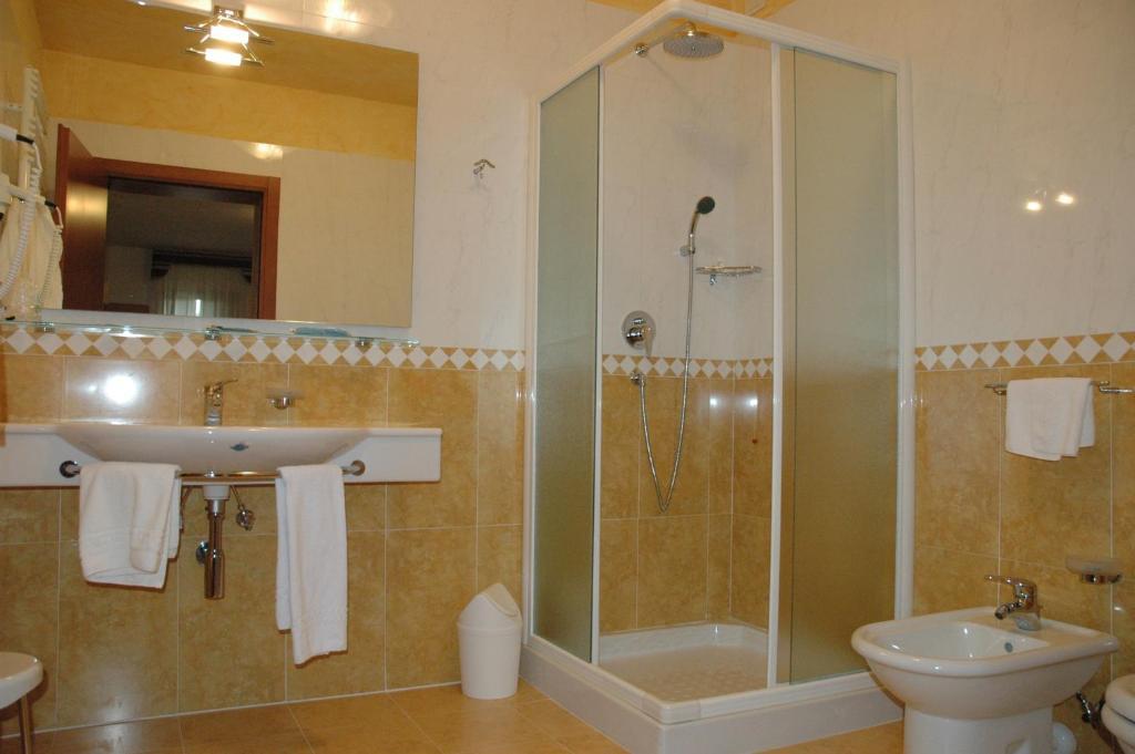 Hotel Ristorante Dotto Varago Cameră foto