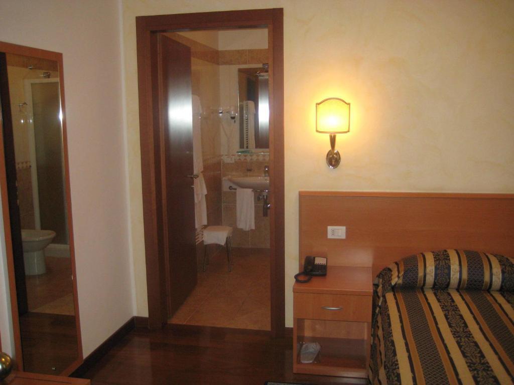Hotel Ristorante Dotto Varago Cameră foto